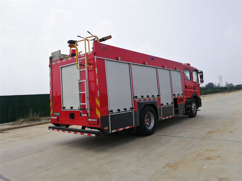 東風(fēng)D9水罐消防車(6.8噸)圖片